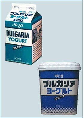 図1 発売当時（1973年：左上）と改良後（1981年：右下）のブルガリアヨーグルト容器