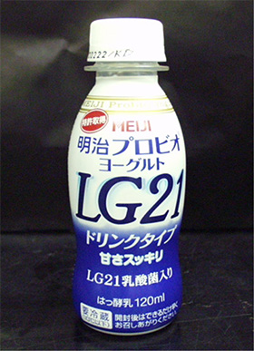 図1 発酵乳で初めてPETボトルを採用したLG21ドリンクヨーグルト容器（発売当時）